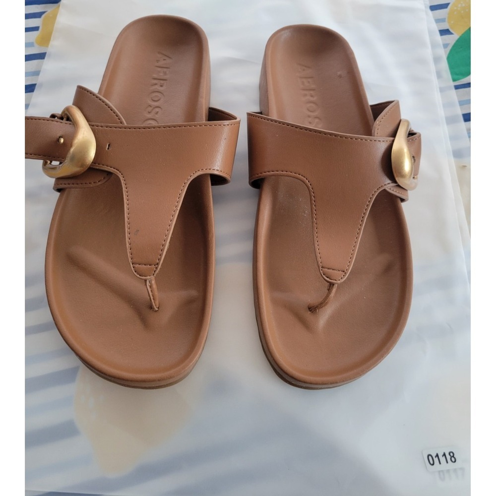 Aerosoles Women's thong slide sandal size (8)‎ brown Faux Leather Gold Buckle